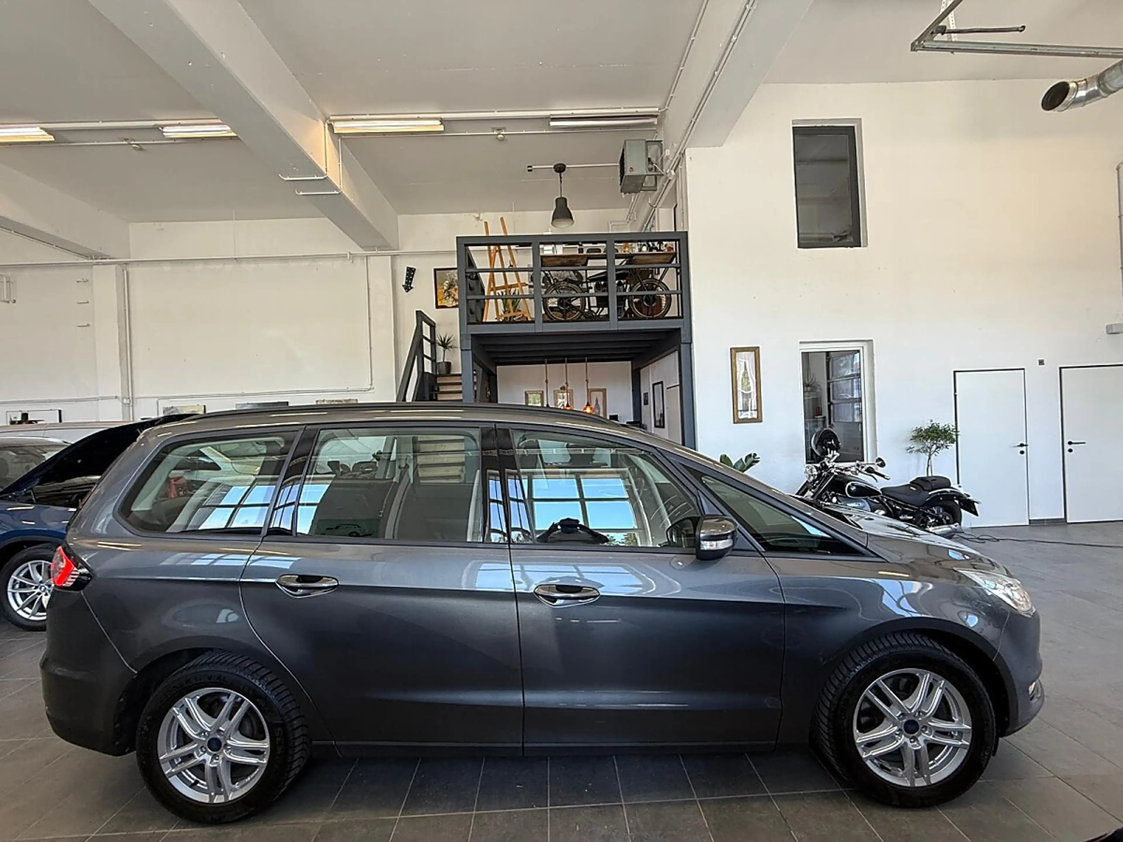 Ford Galaxy 2,0 EcoBlue SCR Business — photo 4