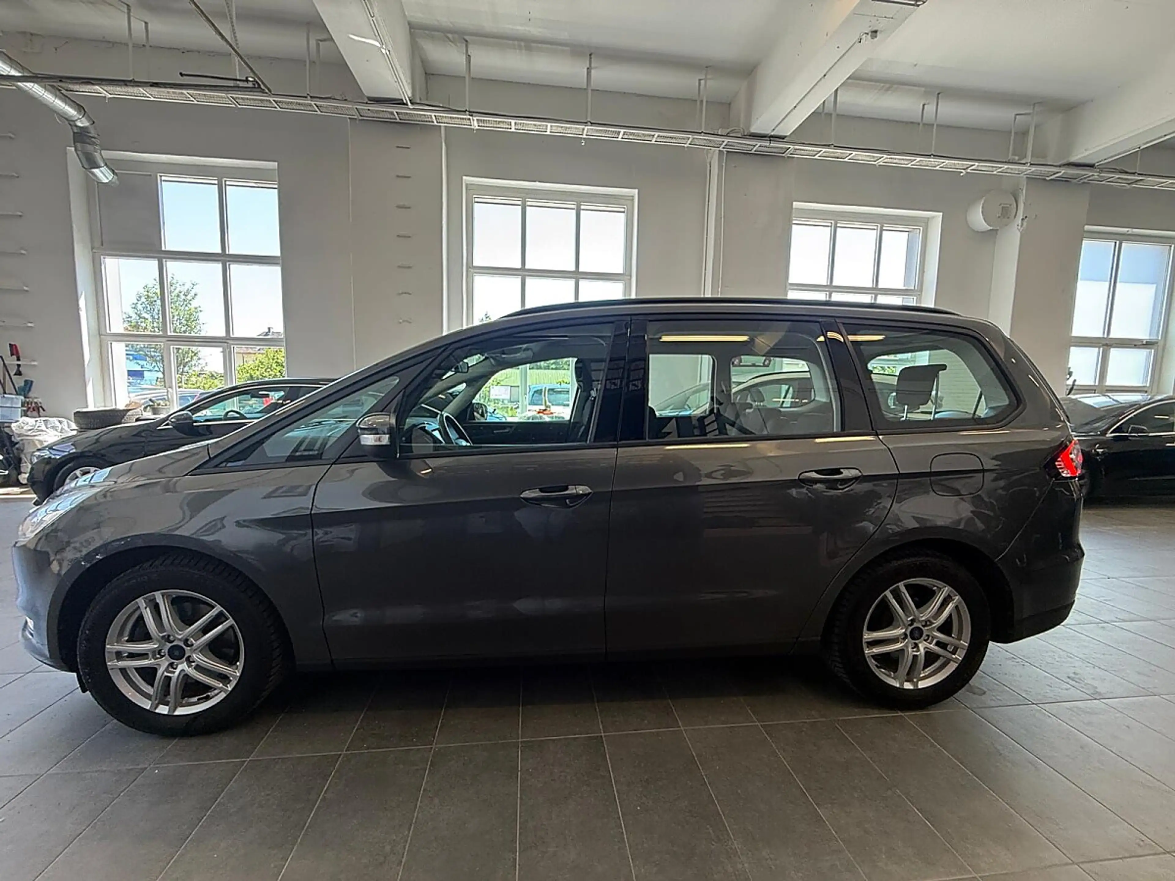 Ford Galaxy 2,0 EcoBlue SCR Business — photo 15