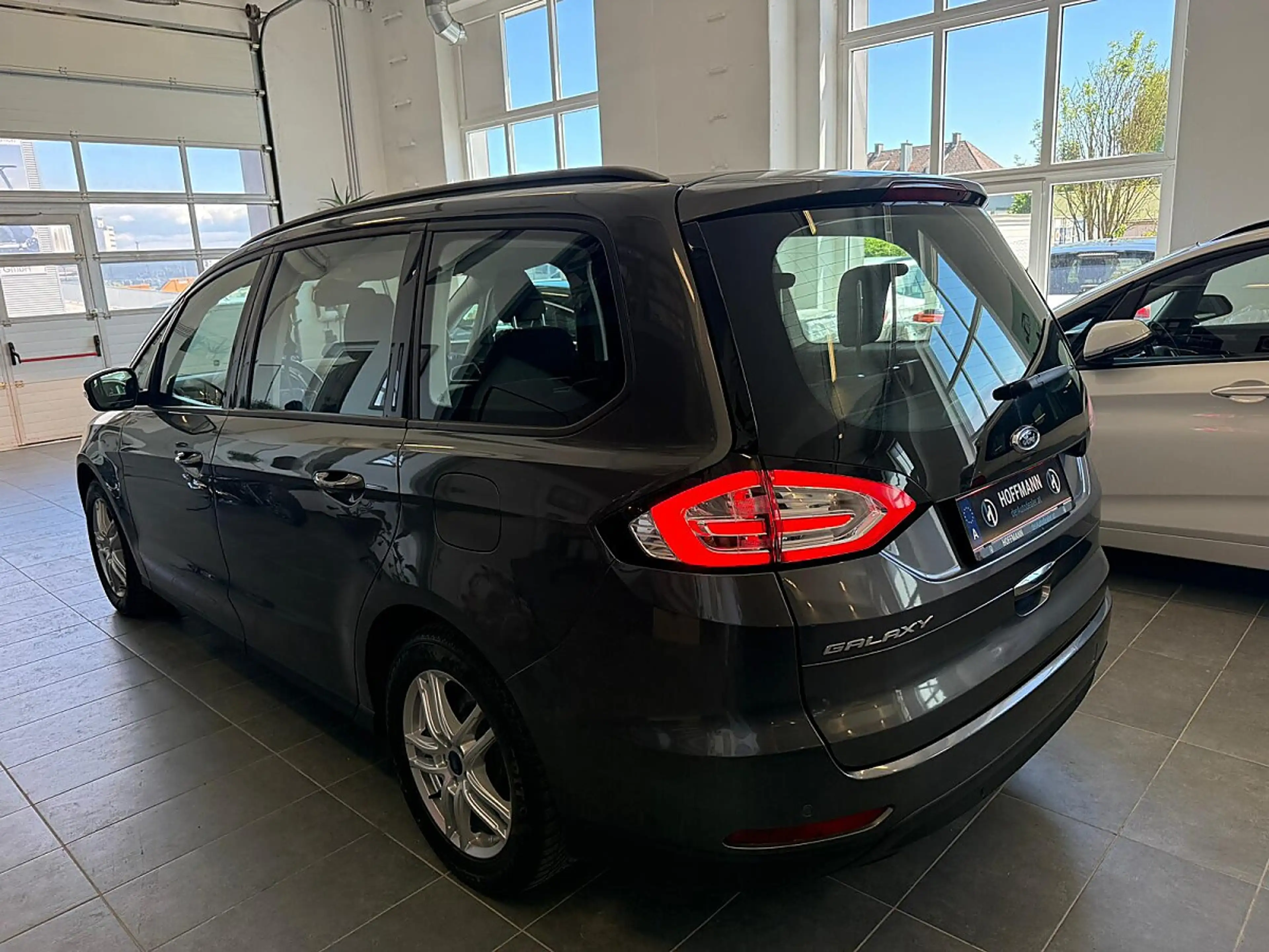Ford Galaxy 2,0 EcoBlue SCR Business — photo 9