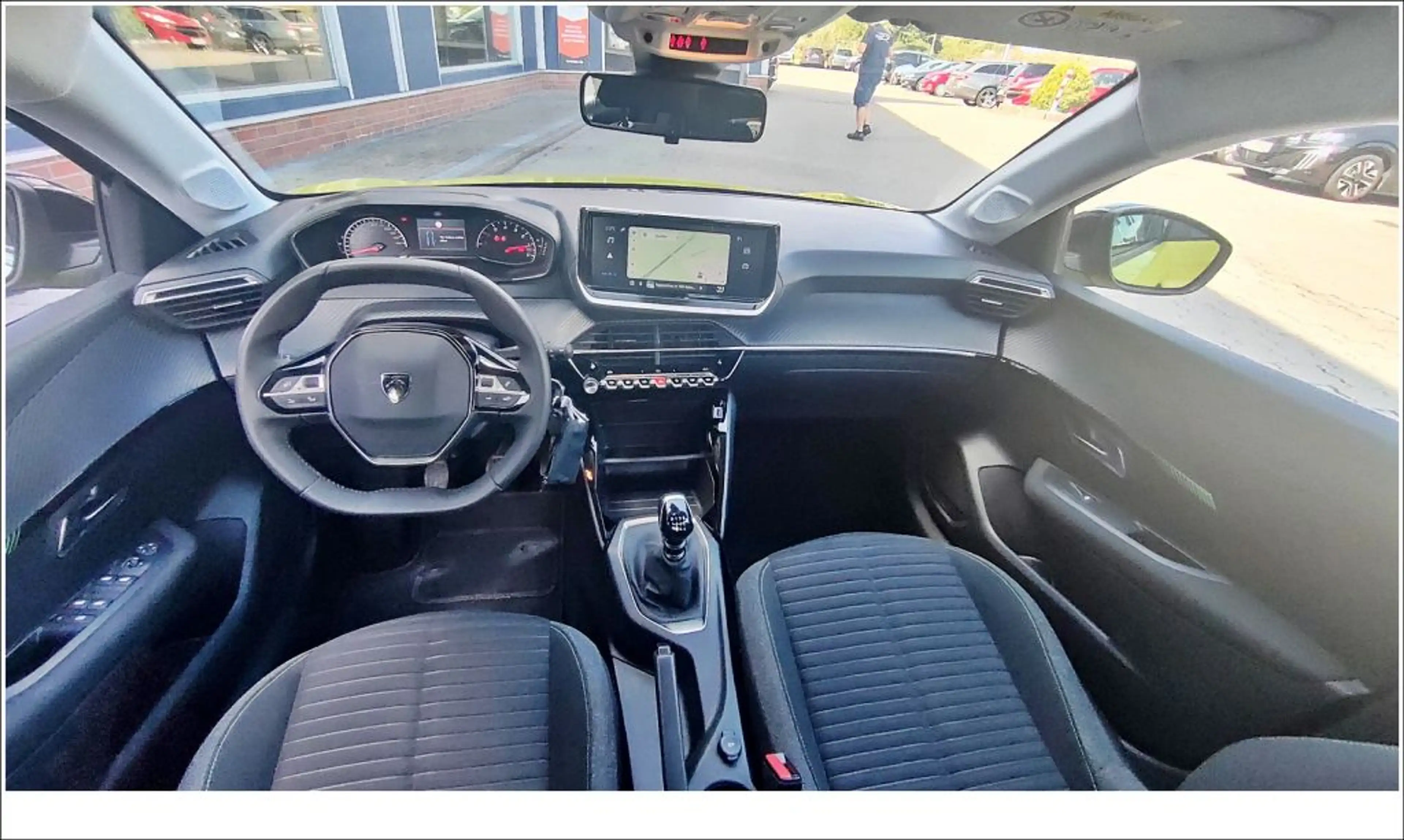 Peugeot 208 PureTech 100 Active — photo 11