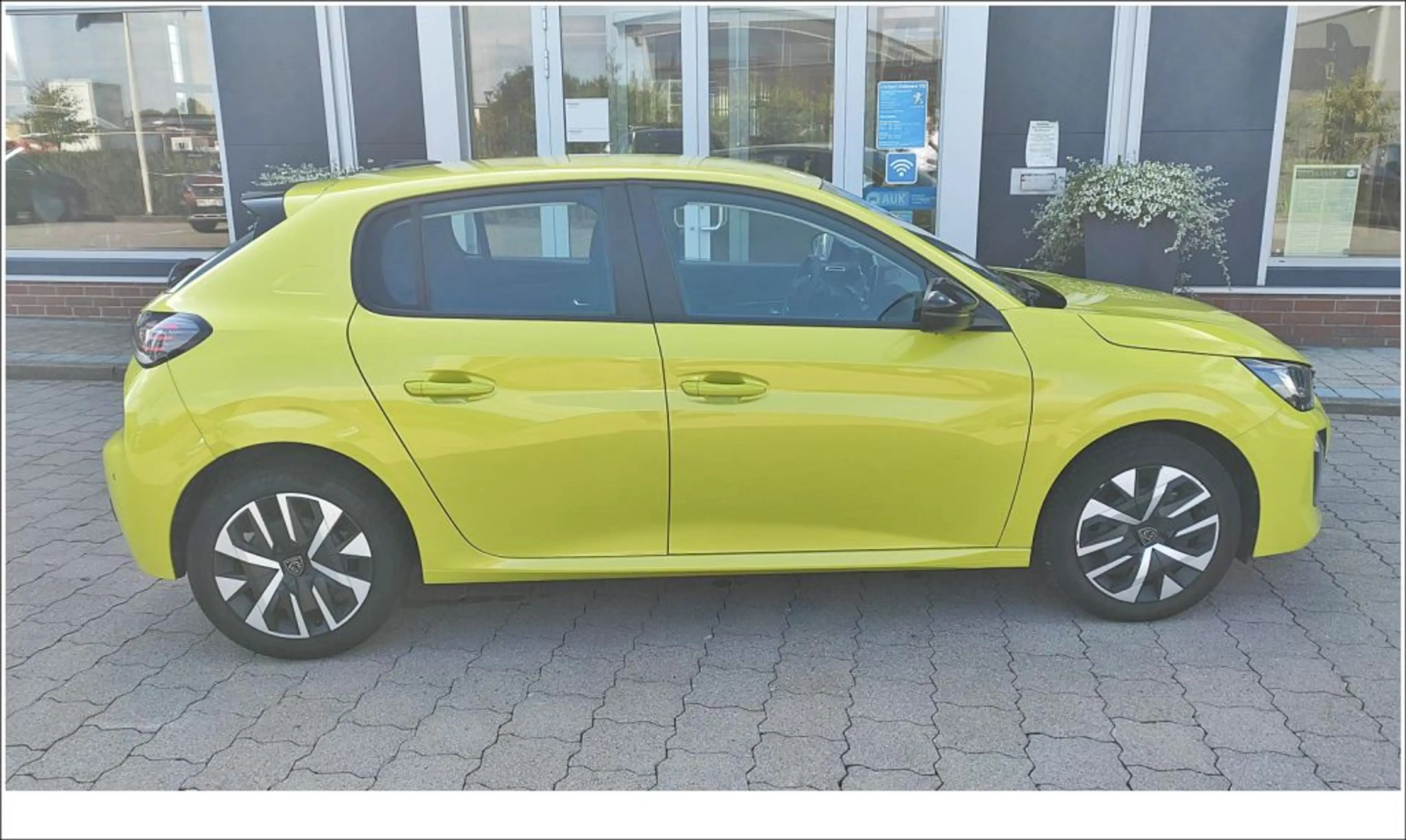 Peugeot 208 PureTech 100 Active — photo 7