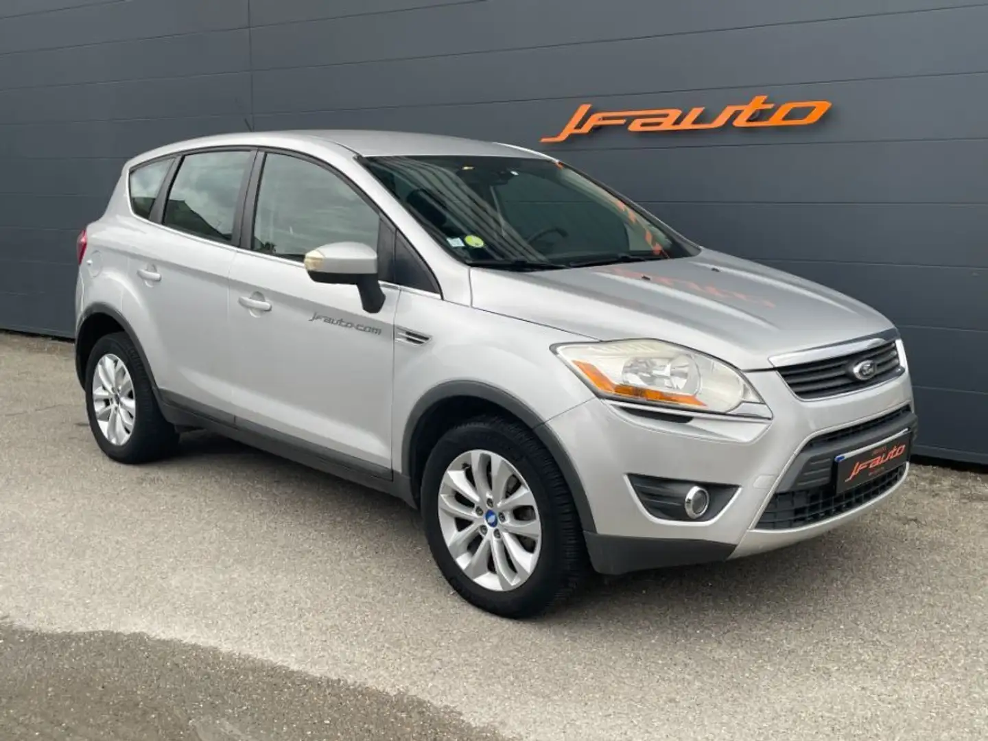 Ford Kuga 2.0 TDCi 140 ch TITANIUM Gris - 1