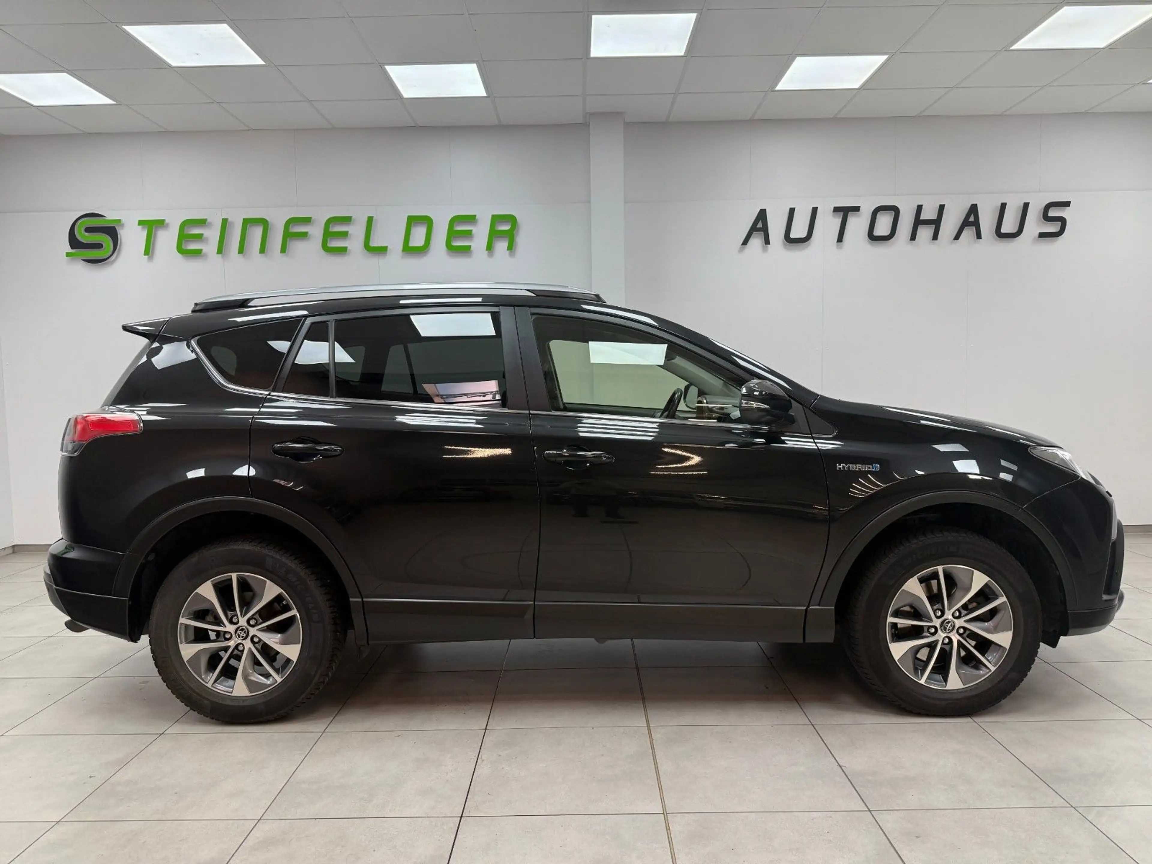 Toyota RAV4 2.5 Hybrid / RKAM / NAVI / SHZ / LED — photo 8