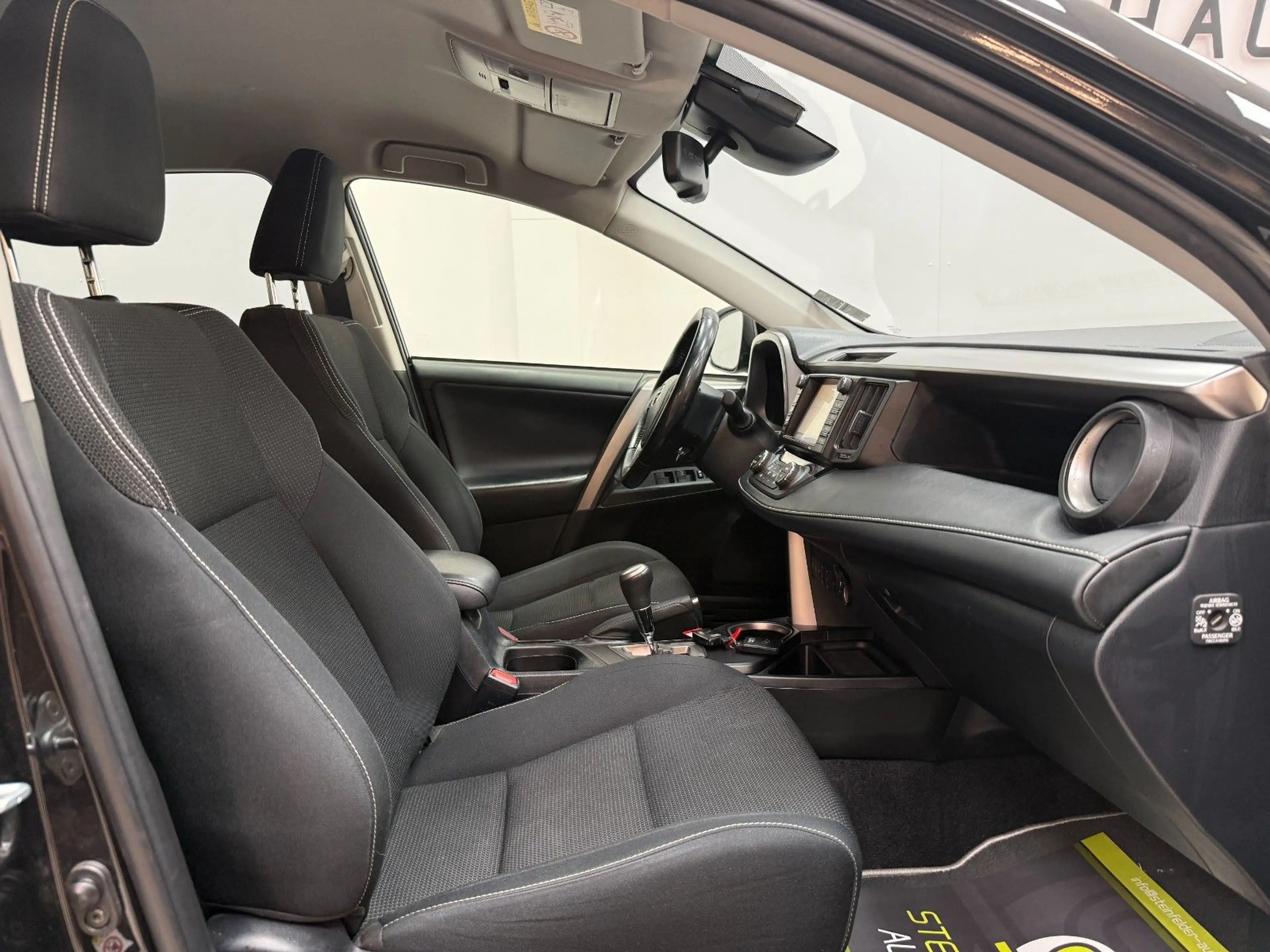 Toyota RAV4 2.5 Hybrid / RKAM / NAVI / SHZ / LED — photo 12