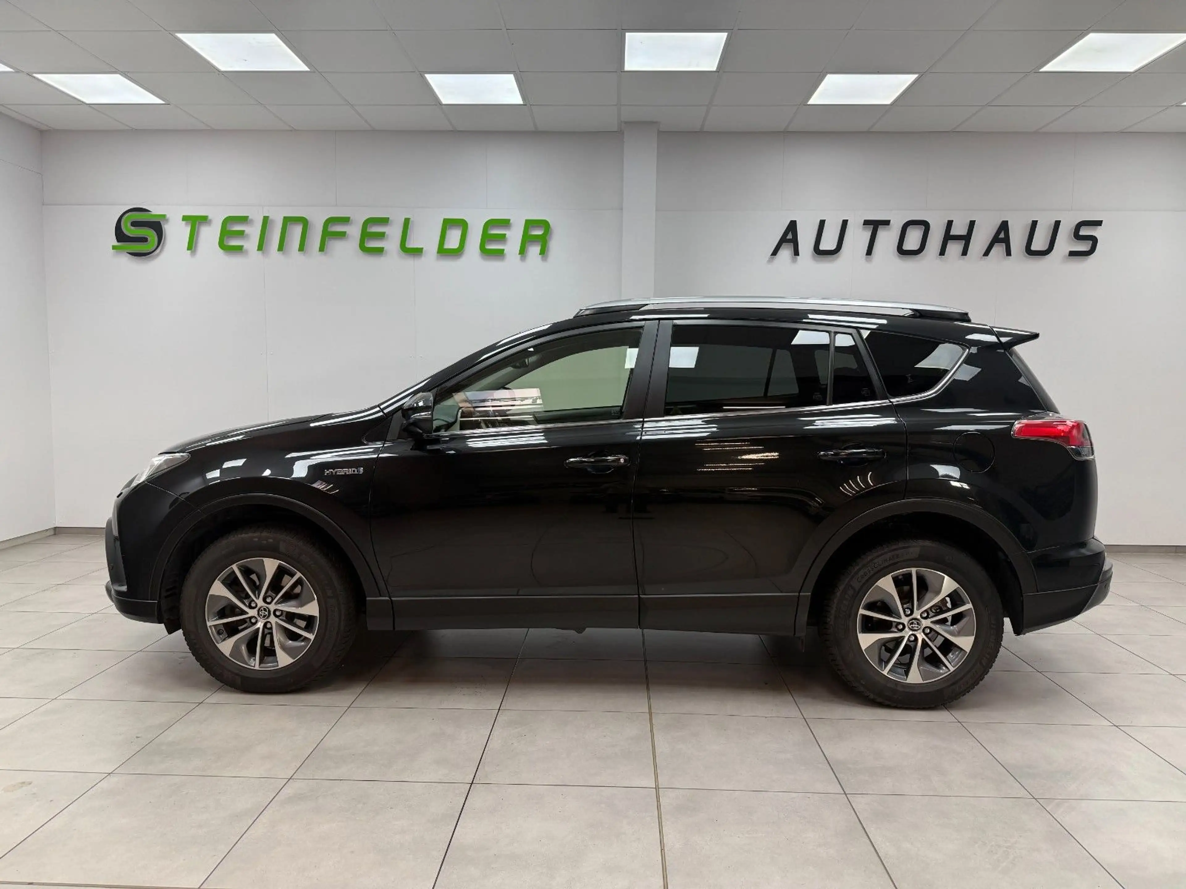 Toyota RAV4 2.5 Hybrid / RKAM / NAVI / SHZ / LED — photo 4