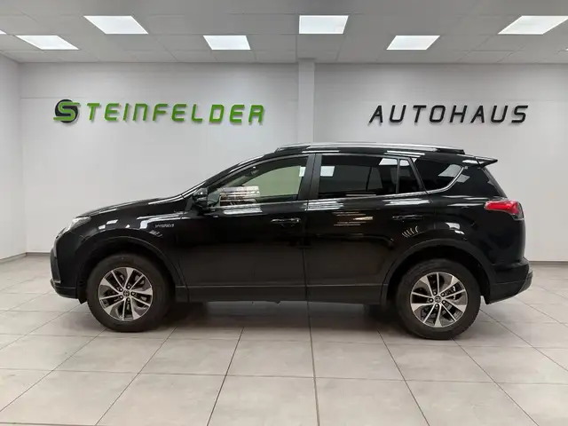 Toyota Rav4 view 4