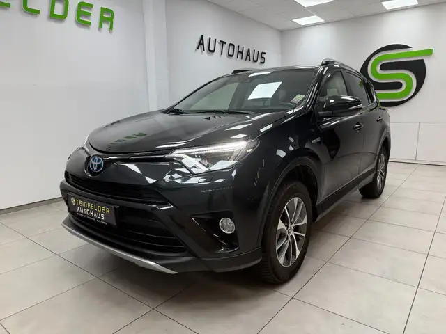 Toyota Rav4 view 3