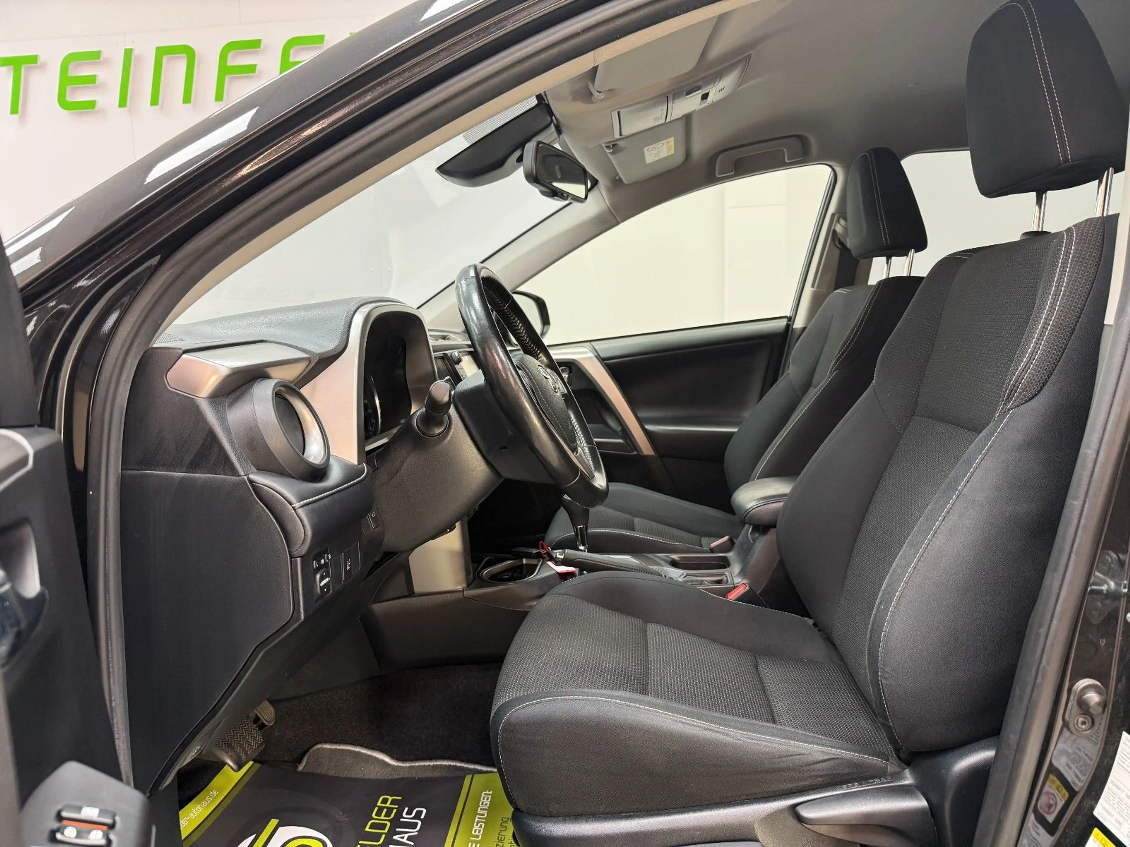 Toyota RAV4 2.5 Hybrid / RKAM / NAVI / SHZ / LED — photo 11