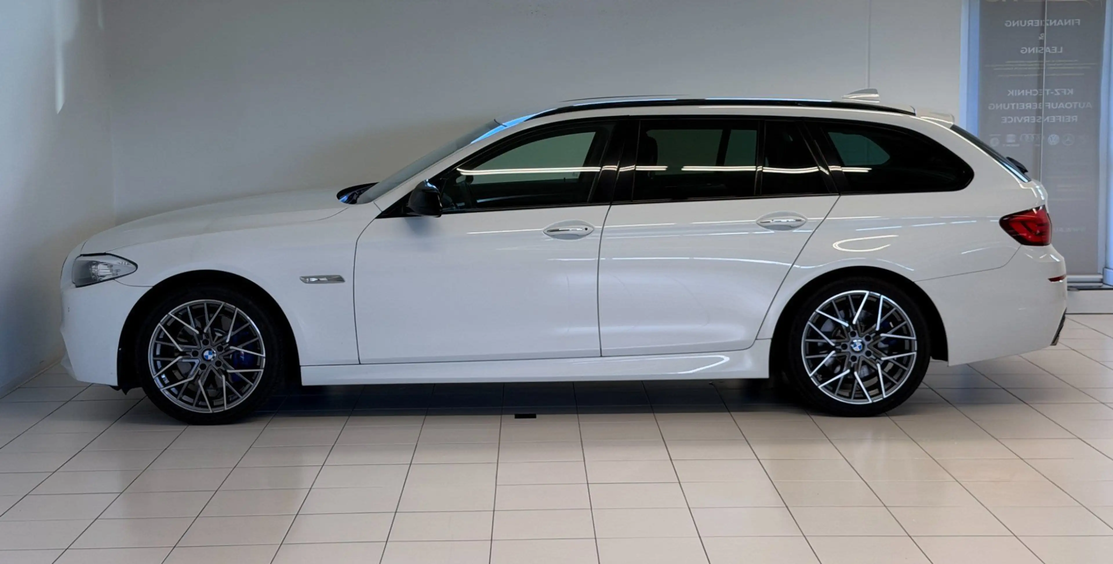 BMW 525 d Touring xDrive*M-SPORT*AHK*R-KAMERA* — photo 7