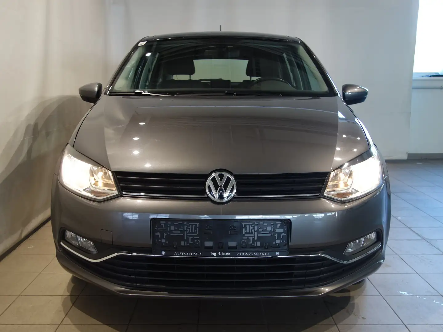 Volkswagen Polo Comfortline TSI Gris - 2