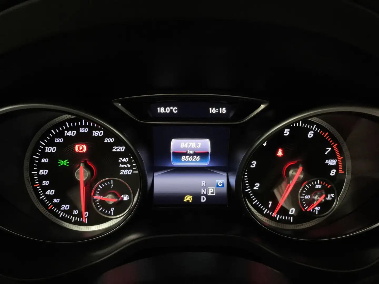 Mercedes-Benz GLA 200 7G-DCT Gris - 2