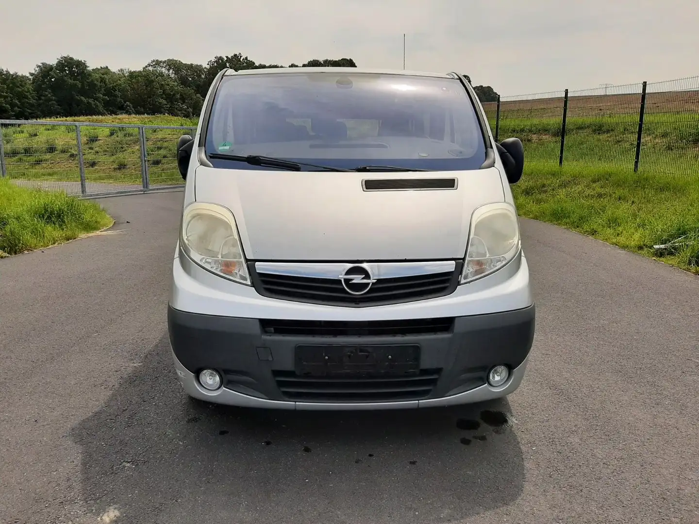 Opel Vivaro 2.0 CDTi, Klima, 2.Hand,AHZV Silber - 2