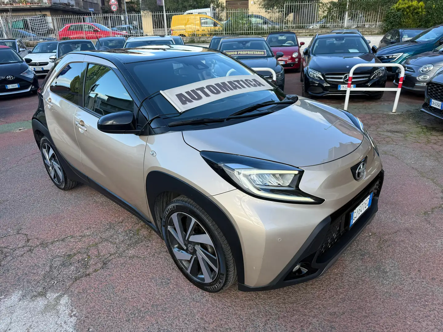 Toyota Aygo X Lounge AUTOM. *UNICO PROPRIETARIO* Bronze - 1