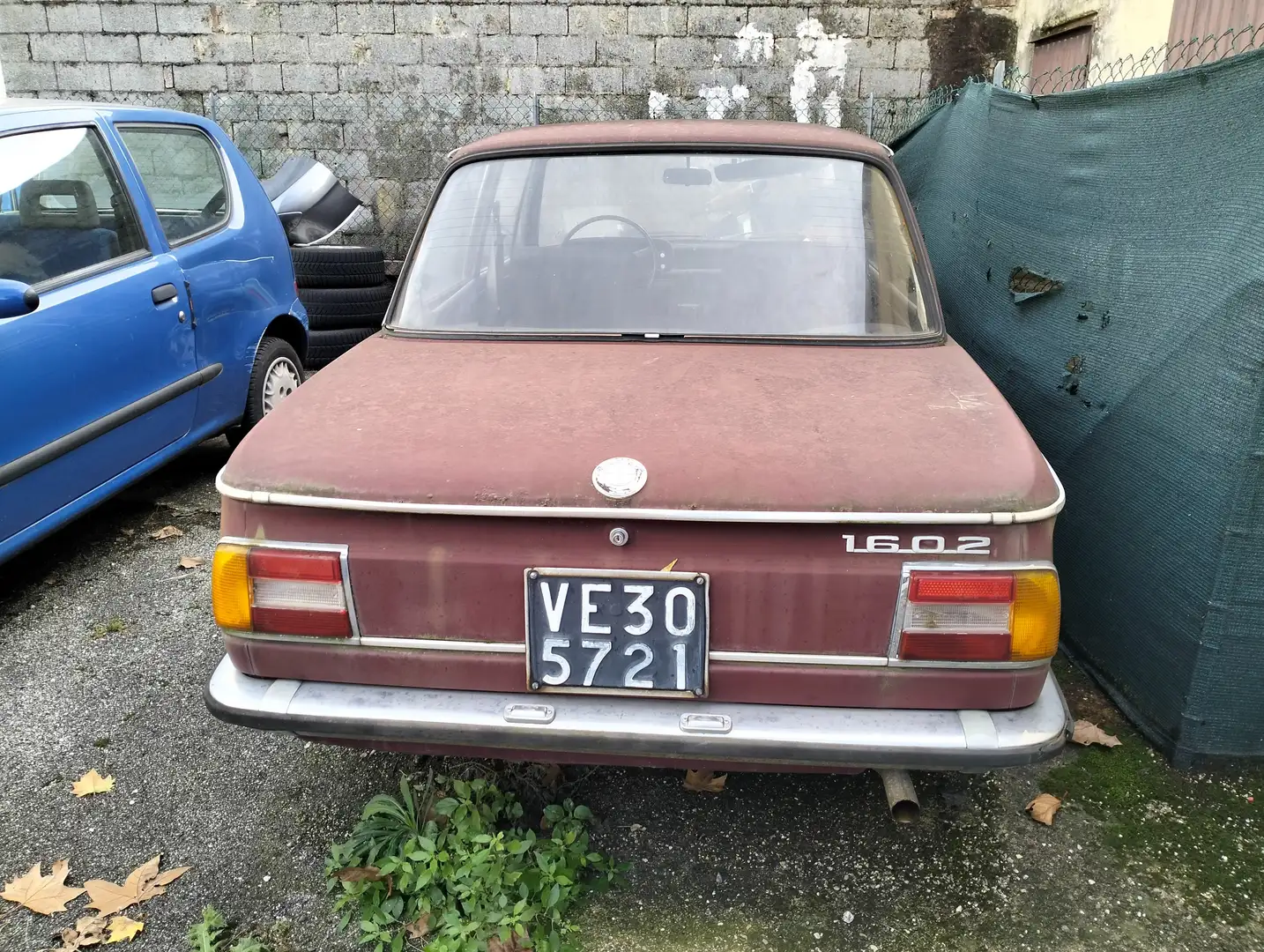 BMW 2002 1602 Red - 1