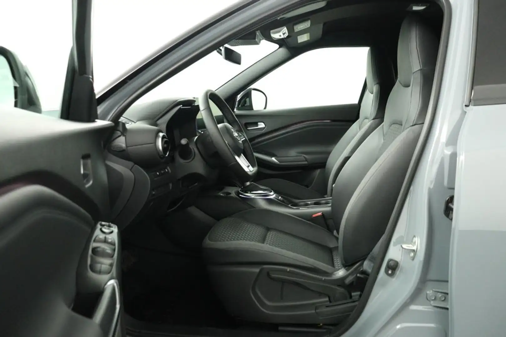 Nissan Juke 1.6 Hybrid N-Design | Technology Pack | Cold Pack Grijs - 2