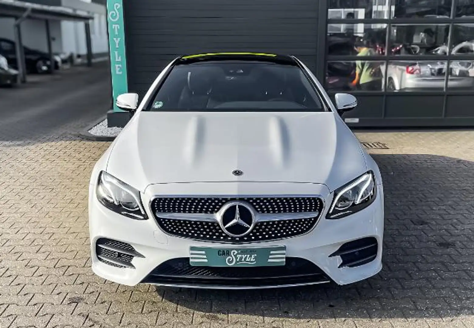 Mercedes-Benz E 200 AMG Line BURMESTER NAVI SHZ PANO Blanco - 2