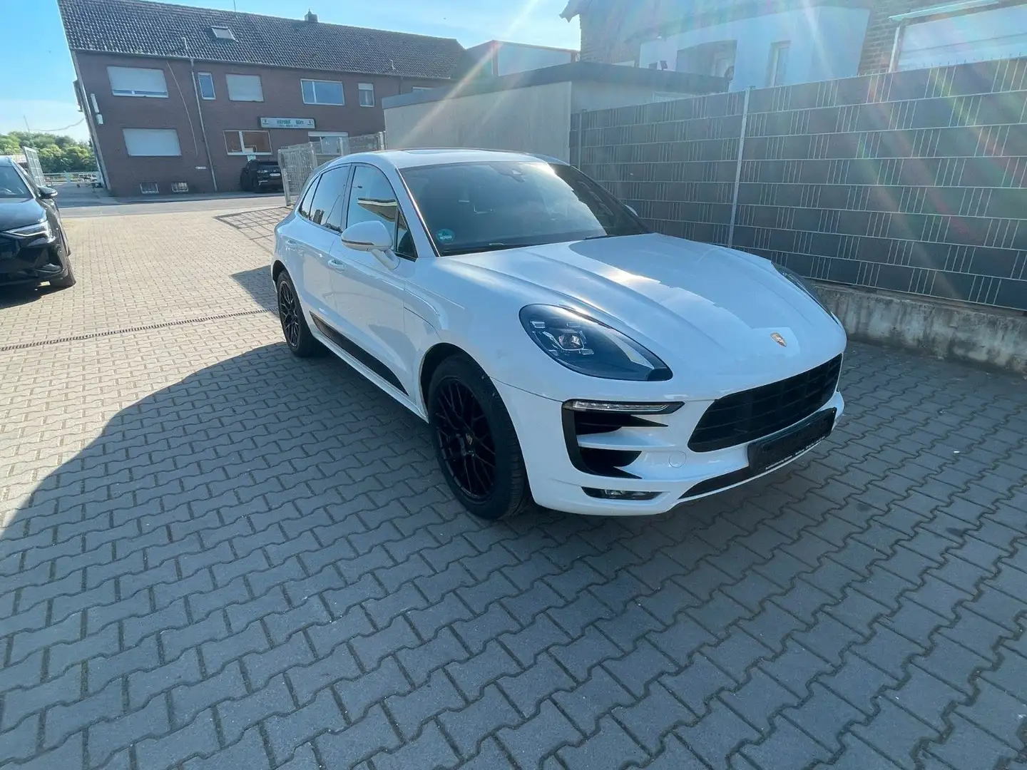 Porsche Macan GTS, Ahk,Panoramdach,Alcantara Weiß - 1