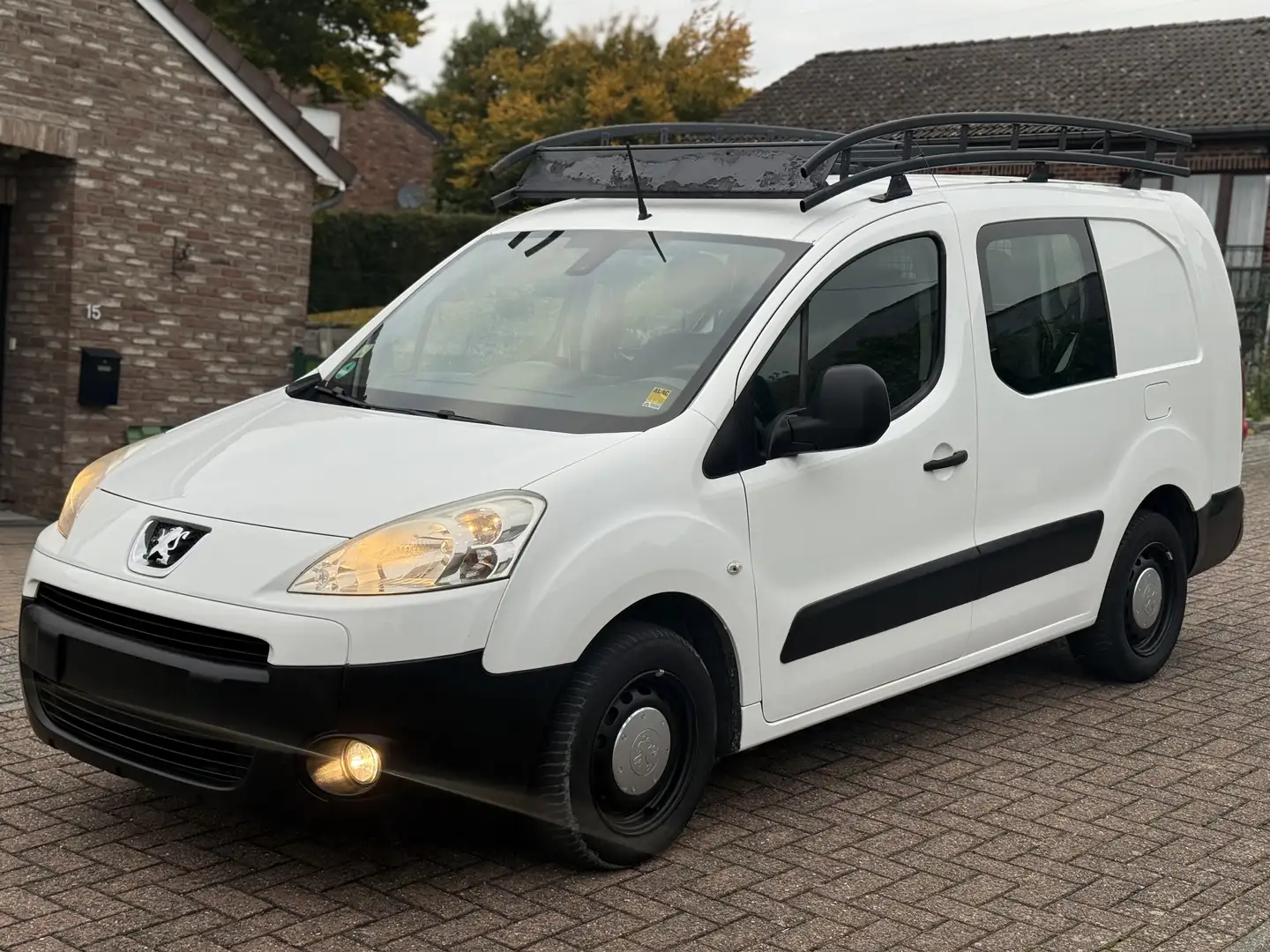 Peugeot Partner L2 1.6 HDI Double Cabine (Utilitaire 5 places) Wit - 1
