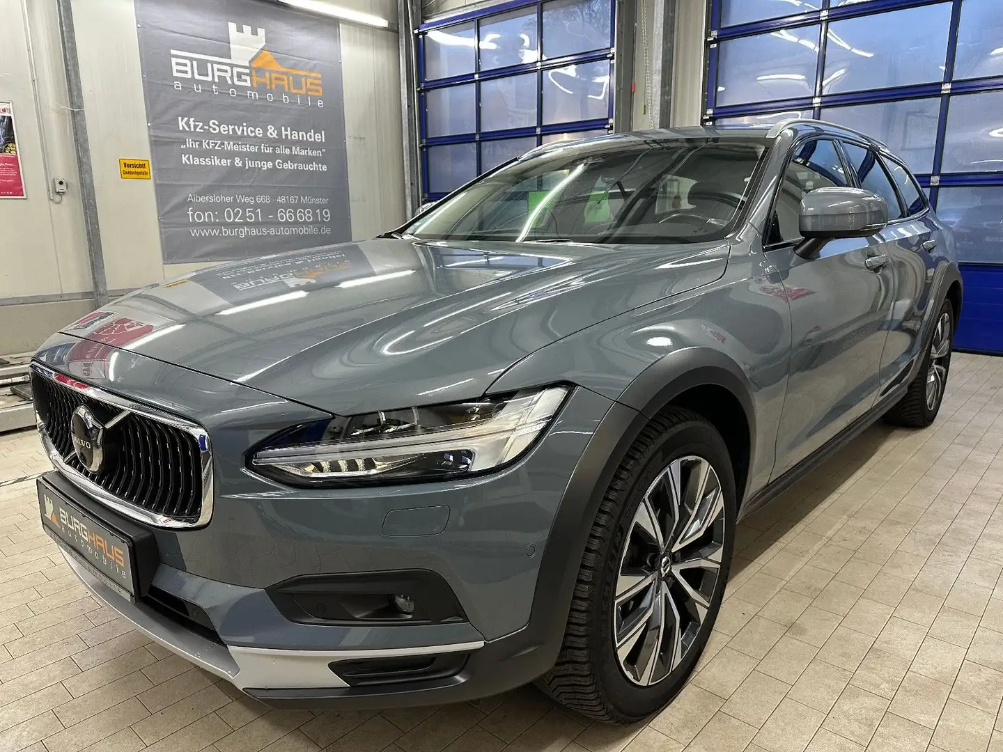 Volvo V90 Cross Country V90 CROSS COUNTRY PRO LEDER/PANO/LED/AHK/VOLL!!! Grau - 1
