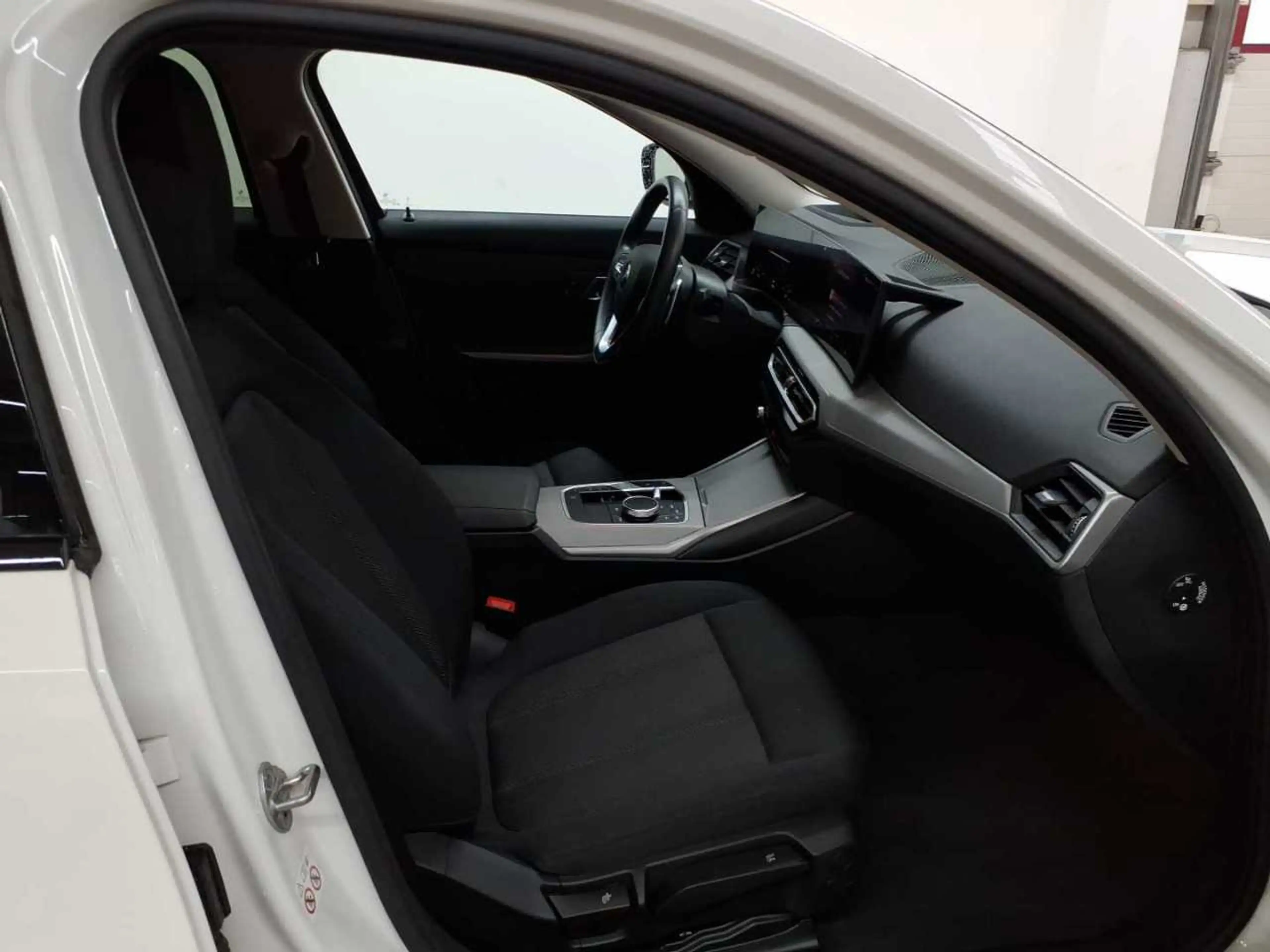 BMW 318 318d Touring Aut. Navi AHK SHZ — photo 8