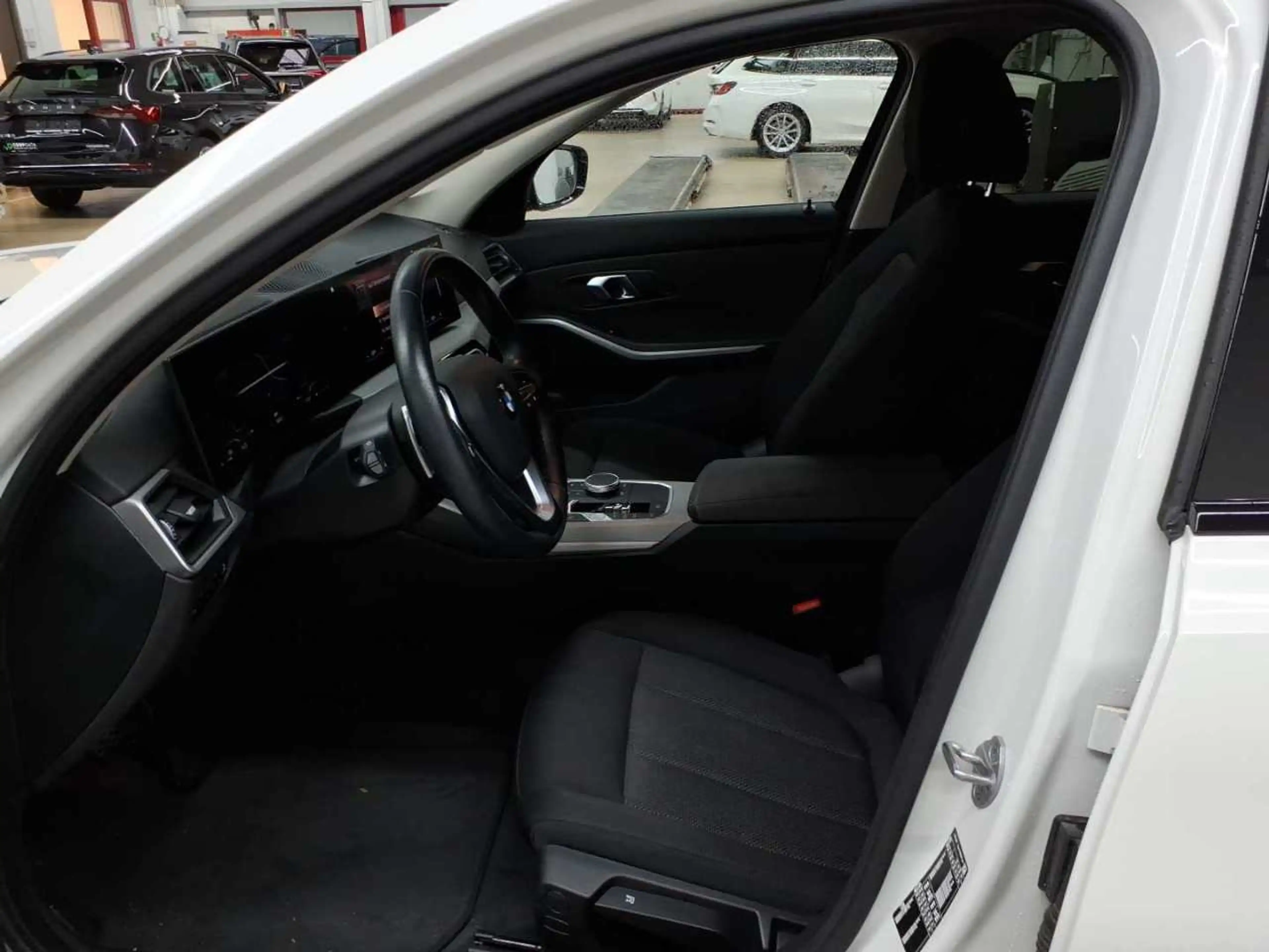 BMW 318 318d Touring Aut. Navi AHK SHZ — photo 7