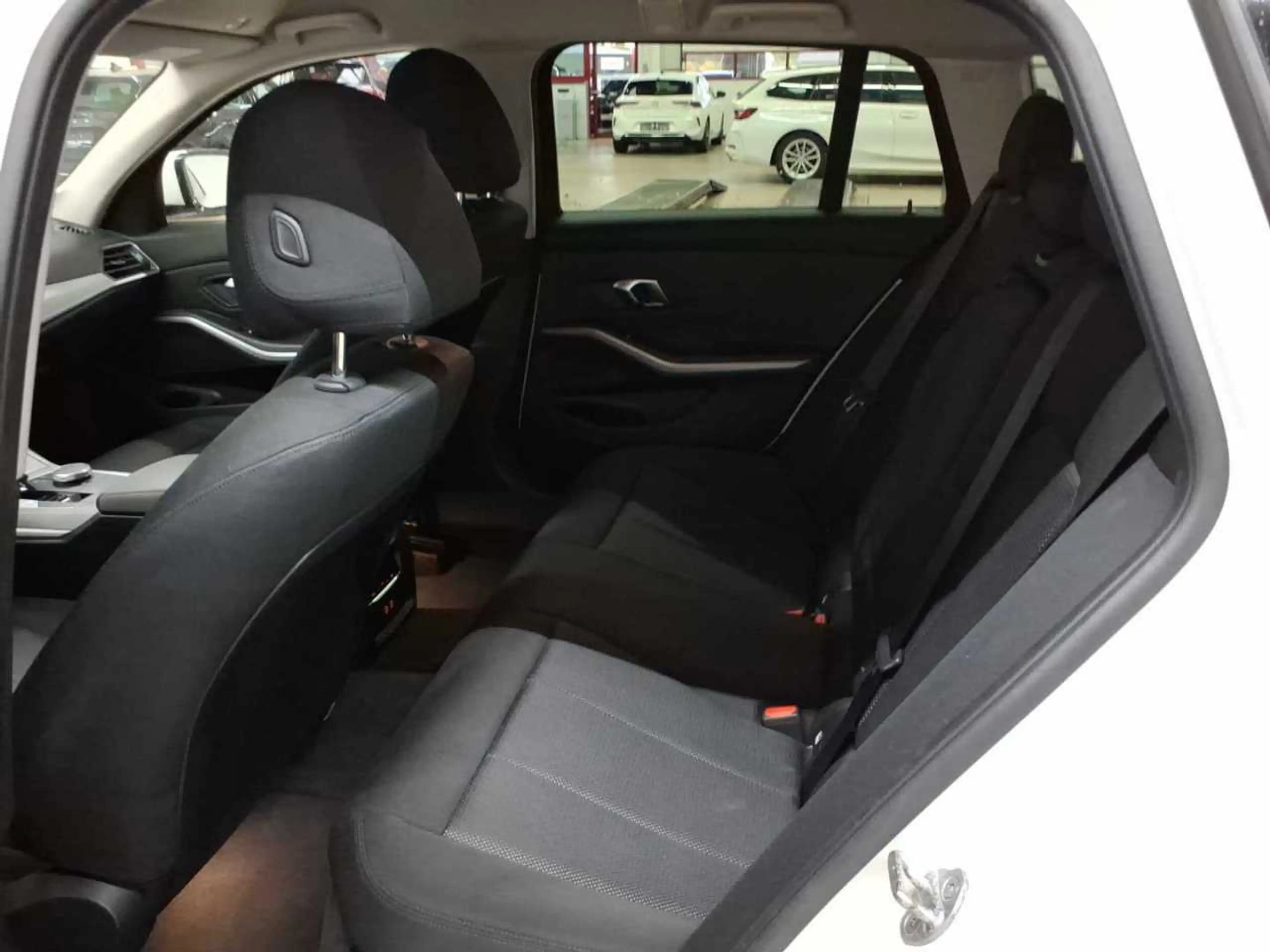BMW 318 318d Touring Aut. Navi AHK SHZ — photo 13