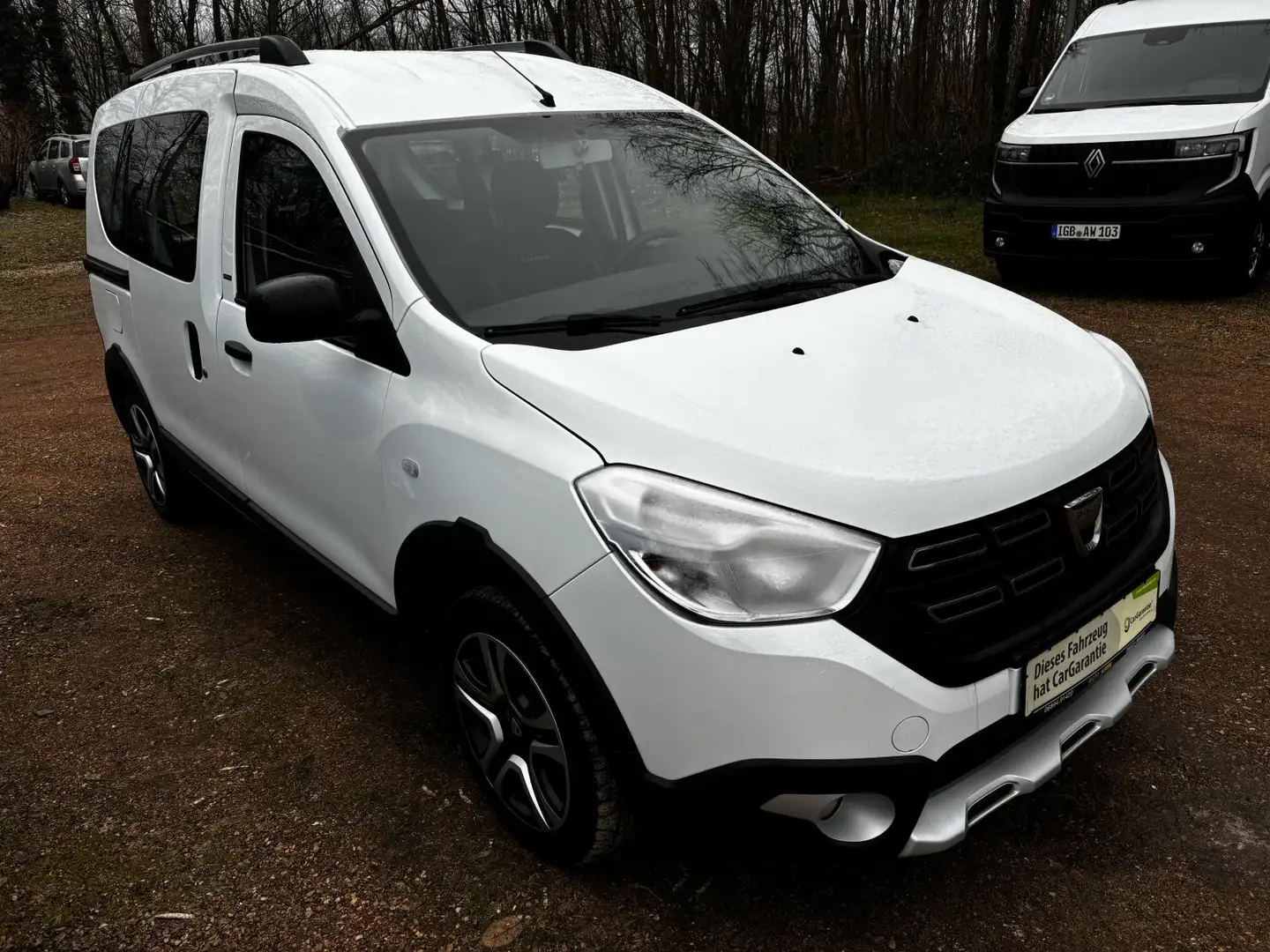 Dacia Dokker TCe 115 Stepway Celebration + NAVIGATION Weiß - 2