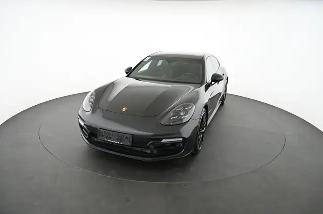 Porsche Panamera view 11
