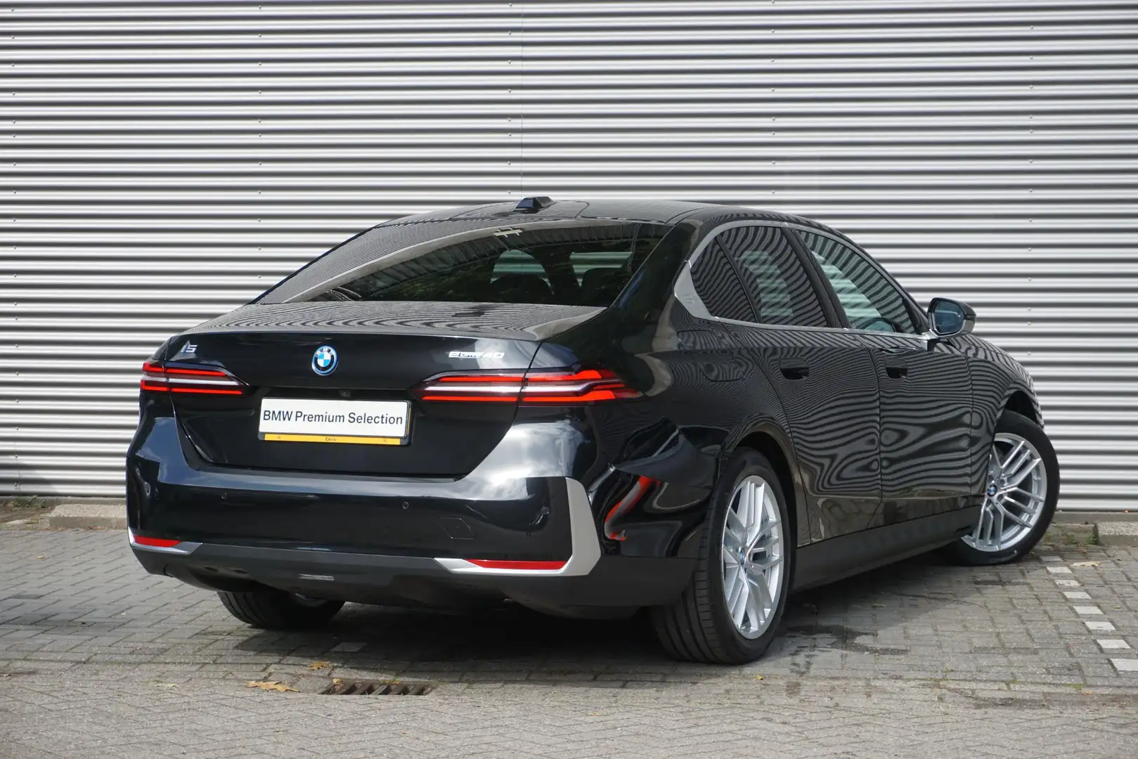 BMW i5 Sedan eDrive40 Travel Pack | Comfort Pack | Glazen Zwart - 2
