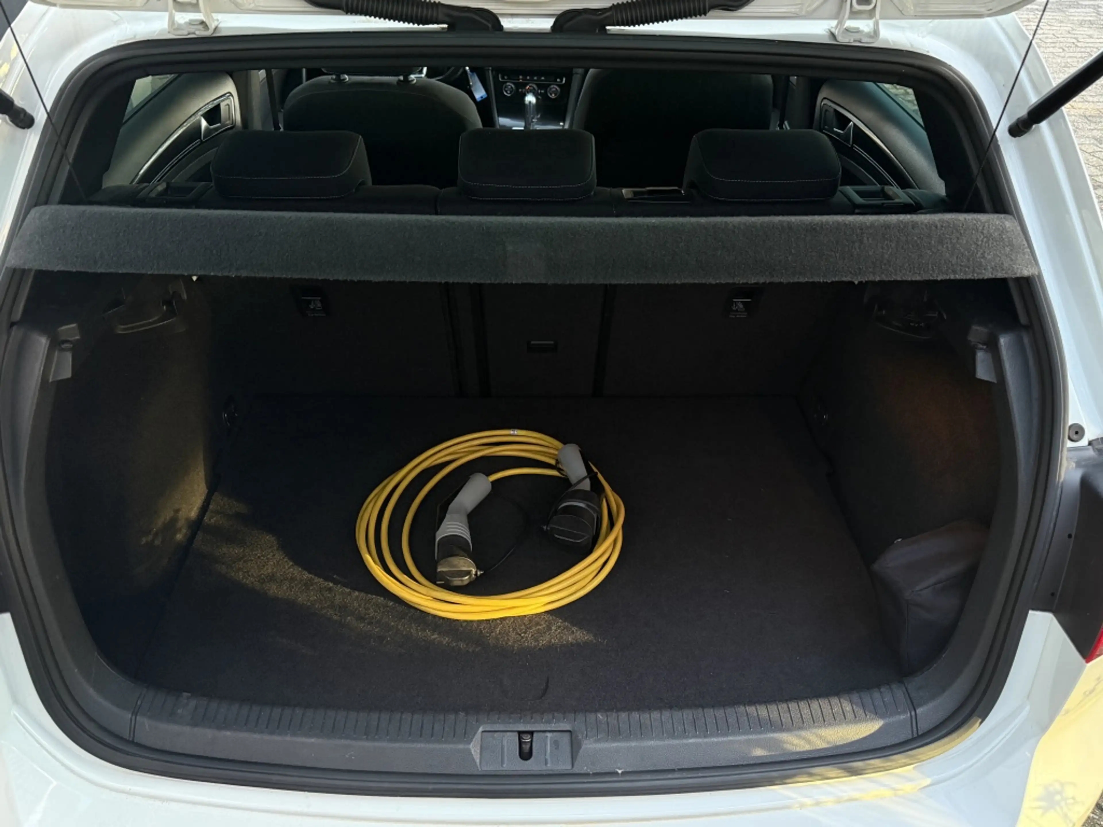 Volkswagen Golf GTE 1.4 TSI — photo 12