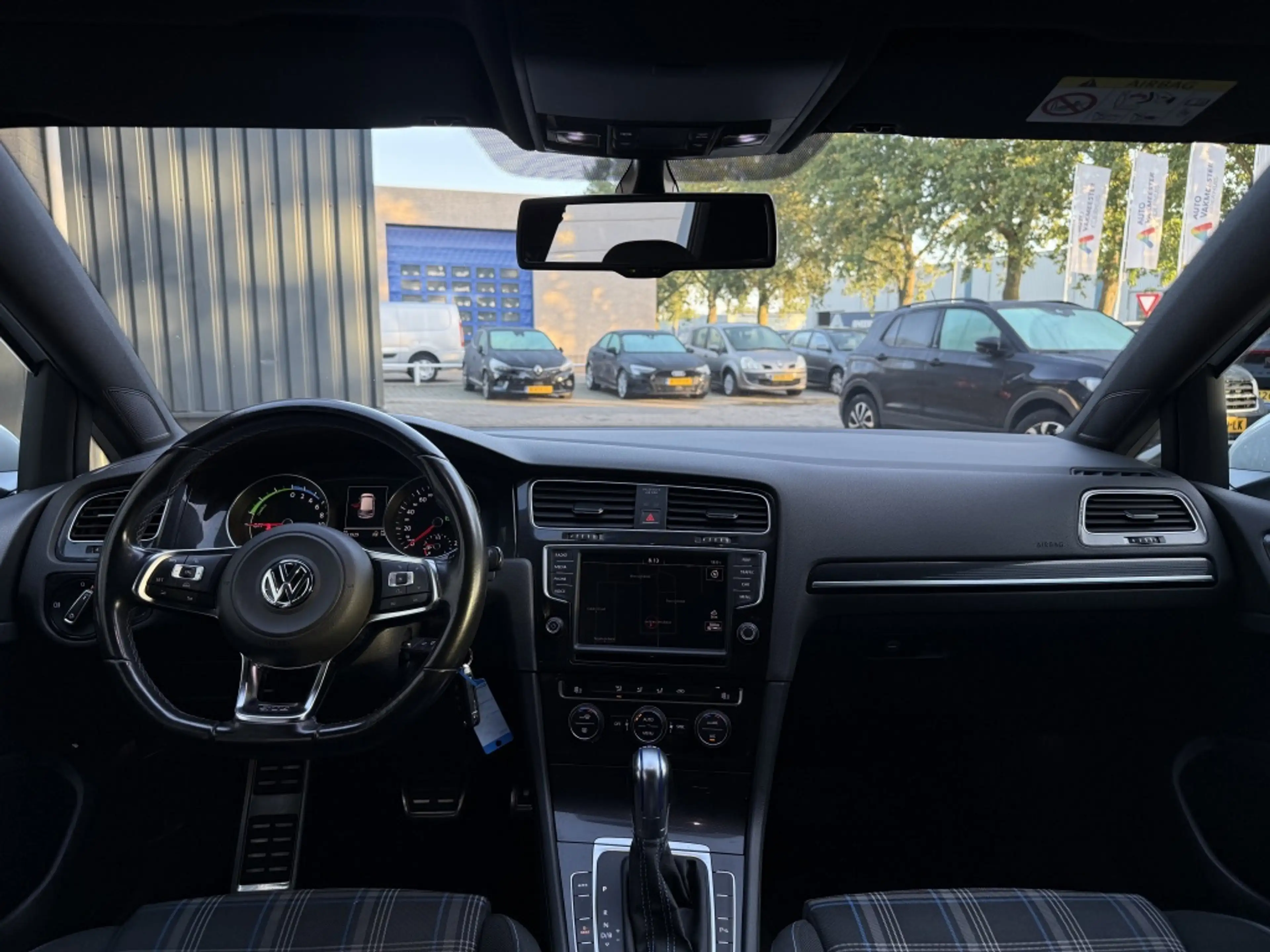 Volkswagen Golf GTE 1.4 TSI — photo 6
