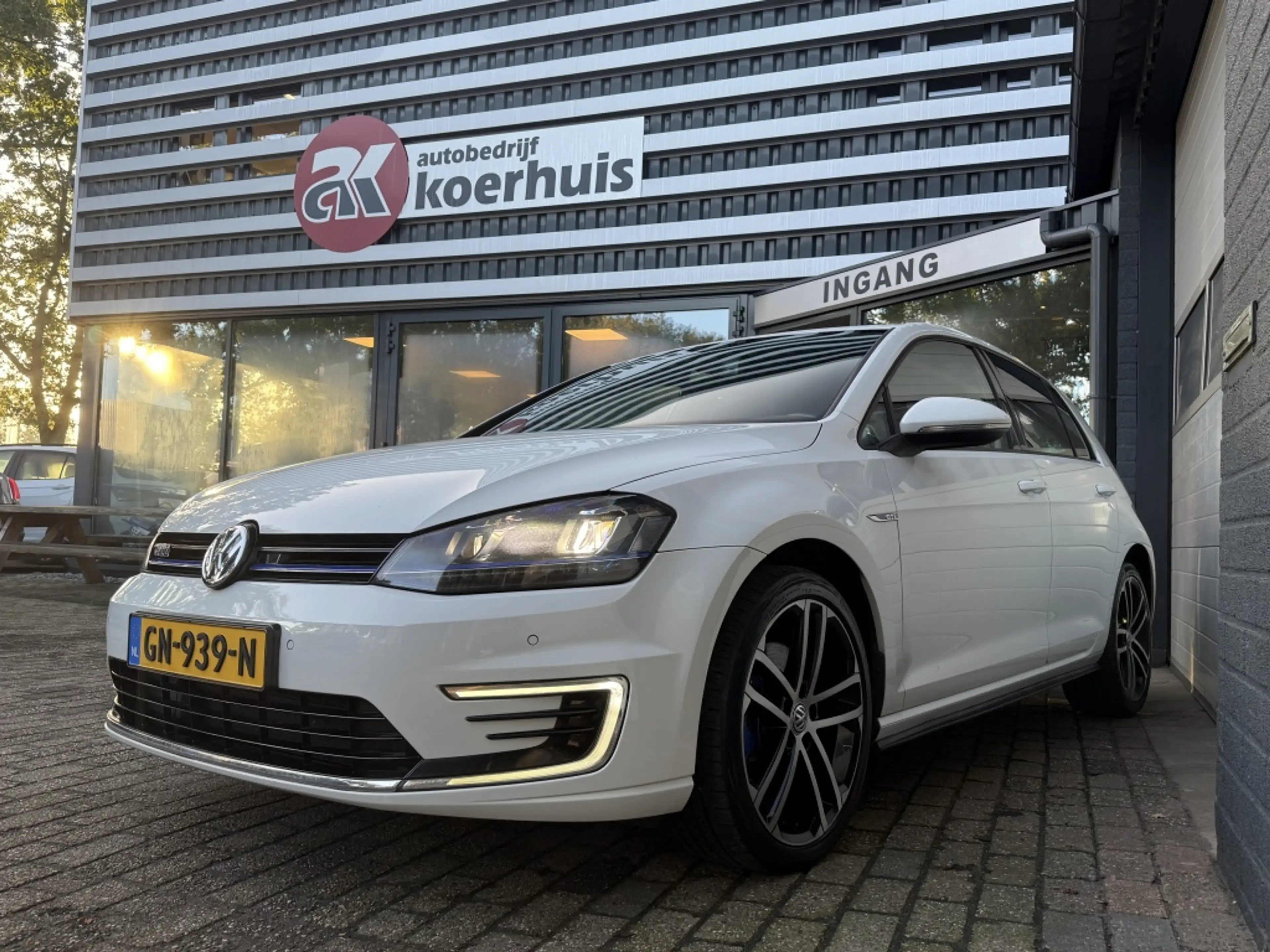 Volkswagen Golf GTE 1.4 TSI — photo 5