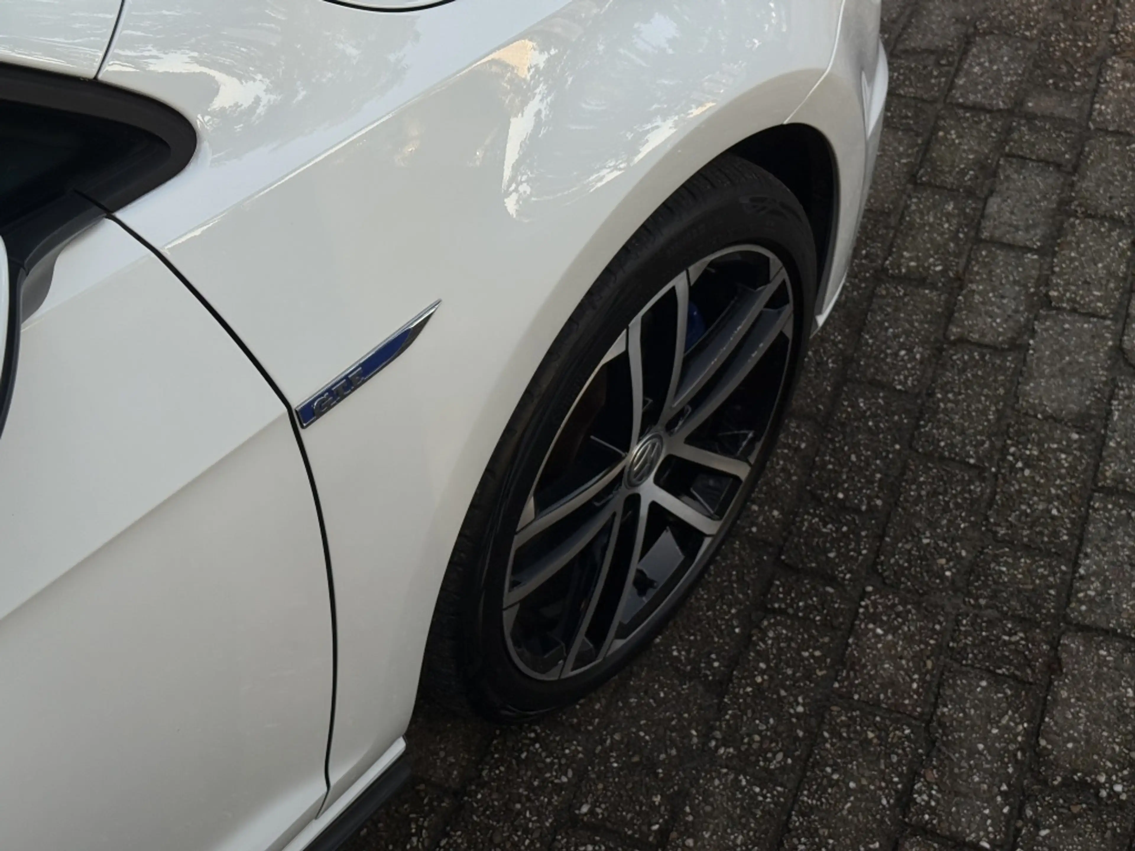 Volkswagen Golf GTE 1.4 TSI — photo 15