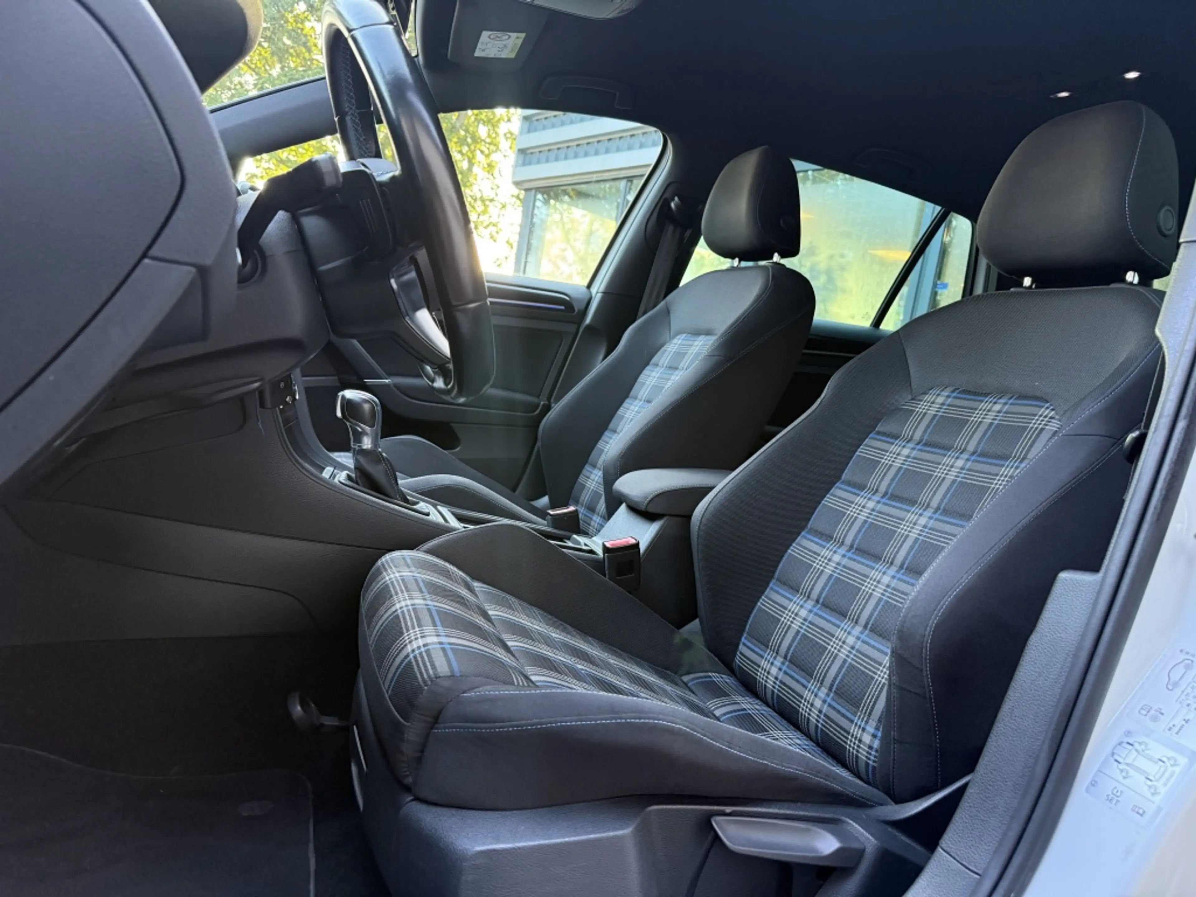 Volkswagen Golf GTE 1.4 TSI — photo 4