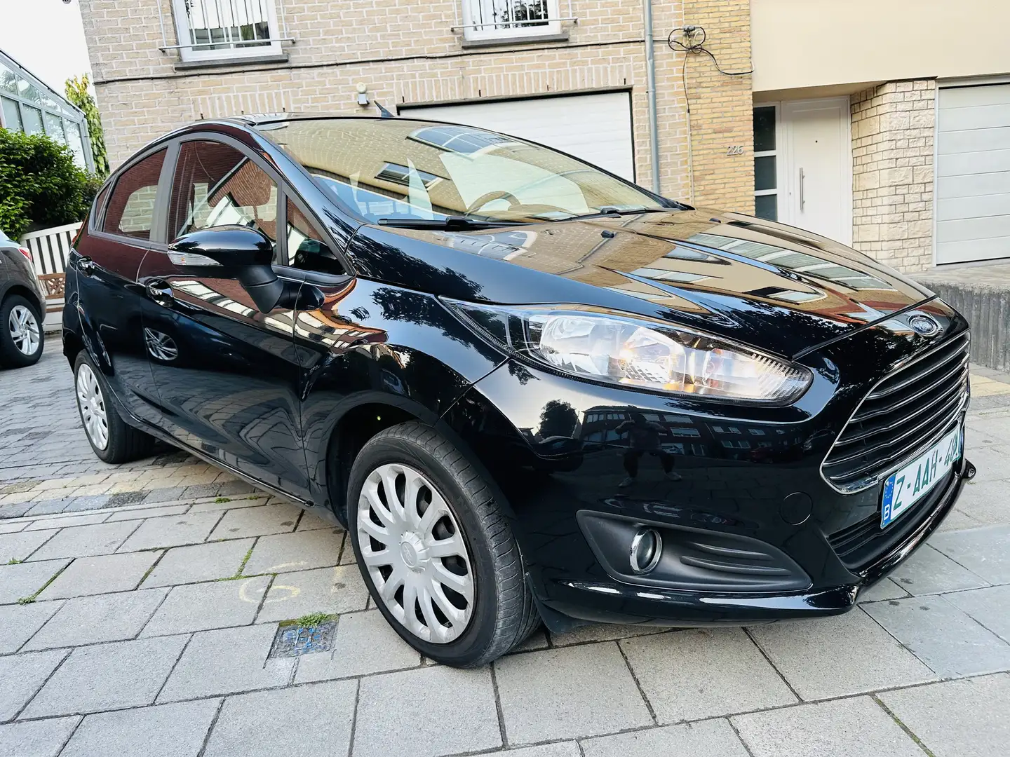 Ford Fiesta 1.25i ESSENCE AIRCO 2016 5650€ Noir - 2