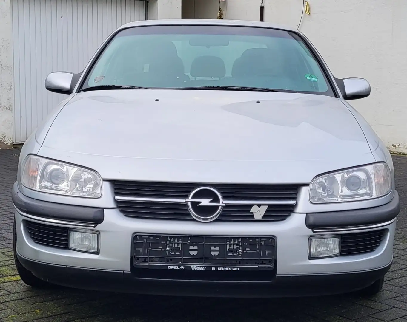 Opel Omega Omega 2.0 CD Silber - 1