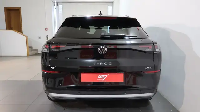 Volkswagen T-Roc view 9