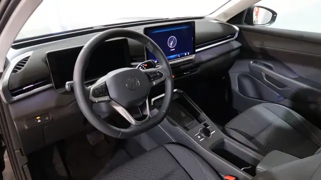 Volkswagen T-Roc view 2