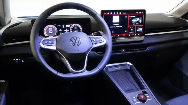 Volkswagen T-Roc view 4