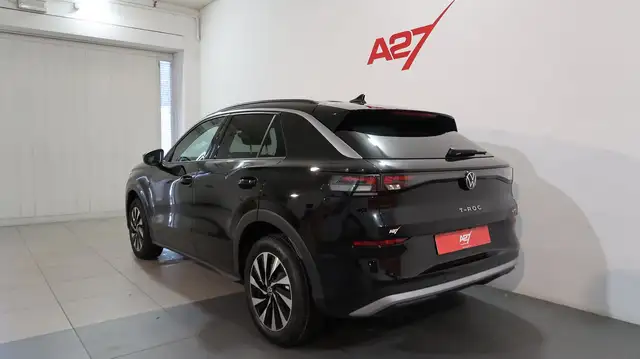 Volkswagen T-Roc view 5