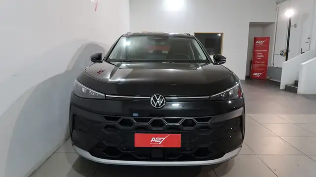 Volkswagen T-Roc view 7
