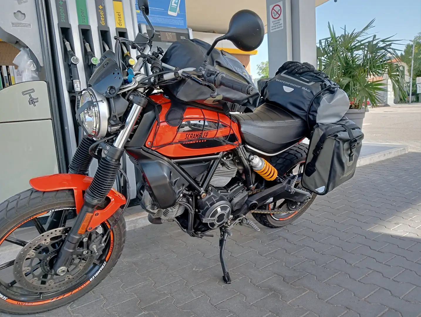 Ducati Scrambler Sixty2 Orange - 2