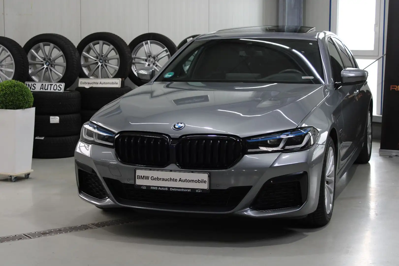 BMW 530 e xDrive M-Sport,HUD,Laser,Harman/Kardon Grau - 1