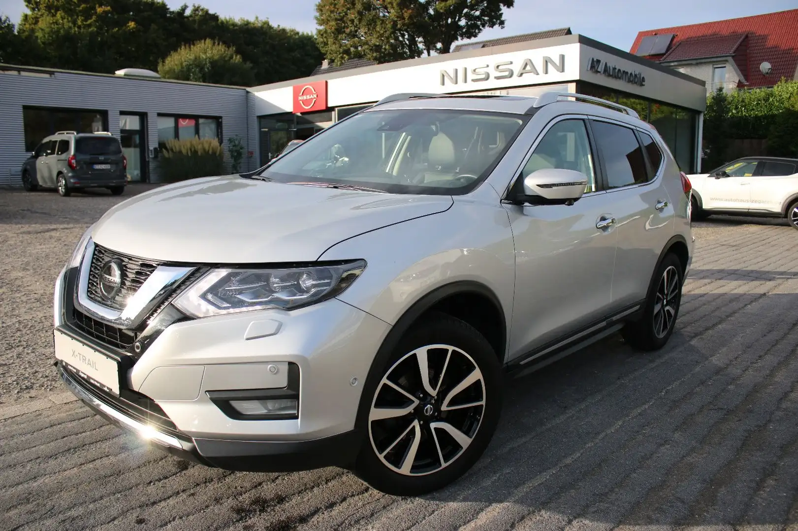 Nissan X-Trail Tekna Automatik Silber - 1