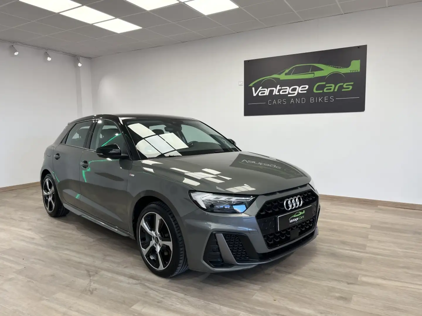 Audi A1 Sportback 30 TFSI Adrenalin Black Edition S tronic Grau - 1