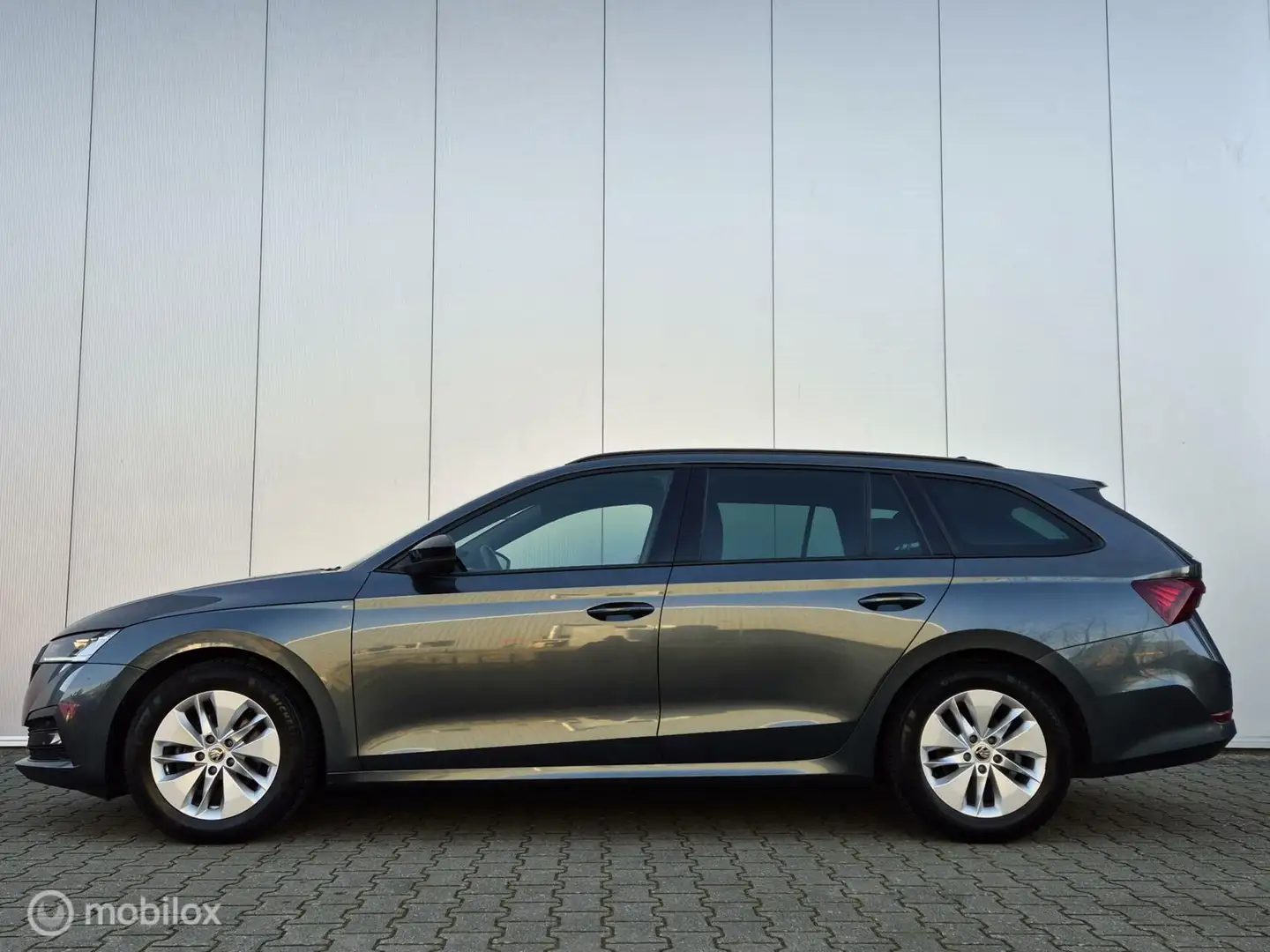 Skoda Octavia Combi 1.0 TSI SPORT/FULL LED/TREKHAAK/KEYLESS/VIRT Grijs - 2