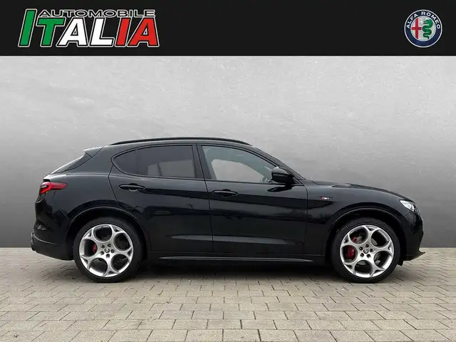 Alfa Romeo Stelvio view 3