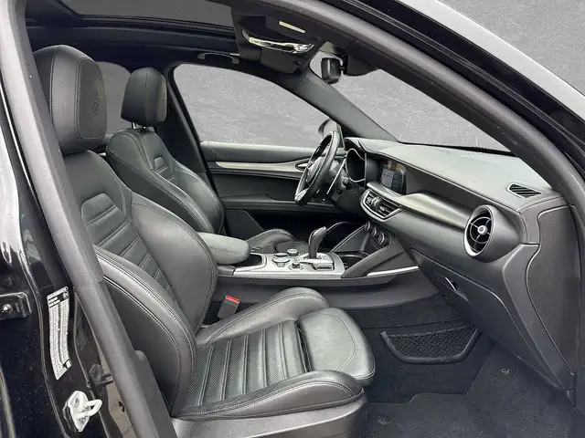 Alfa Romeo Stelvio view 6