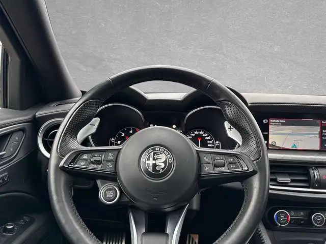 Alfa Romeo Stelvio view 11