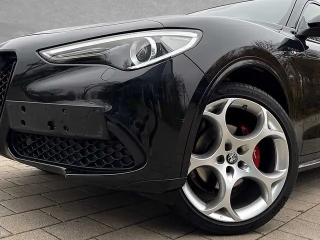 Alfa Romeo Stelvio view 13